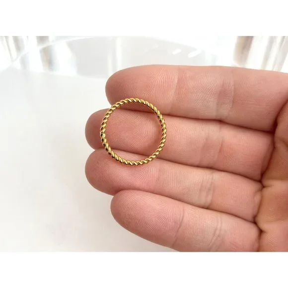 Braided Rope Minimalist 90's Gold Toned Costume Jewelry Vintage Ring - sz 7.75 - Picture 4 of 7